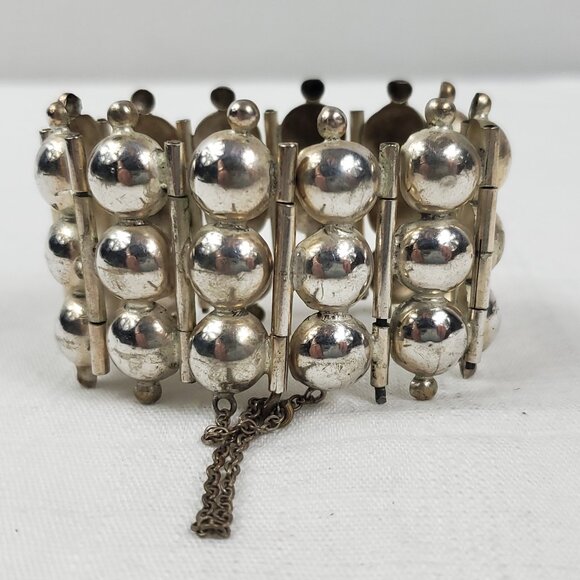 Vintage Cuff 1 1/2 in Wide almost 8 in long in Silver